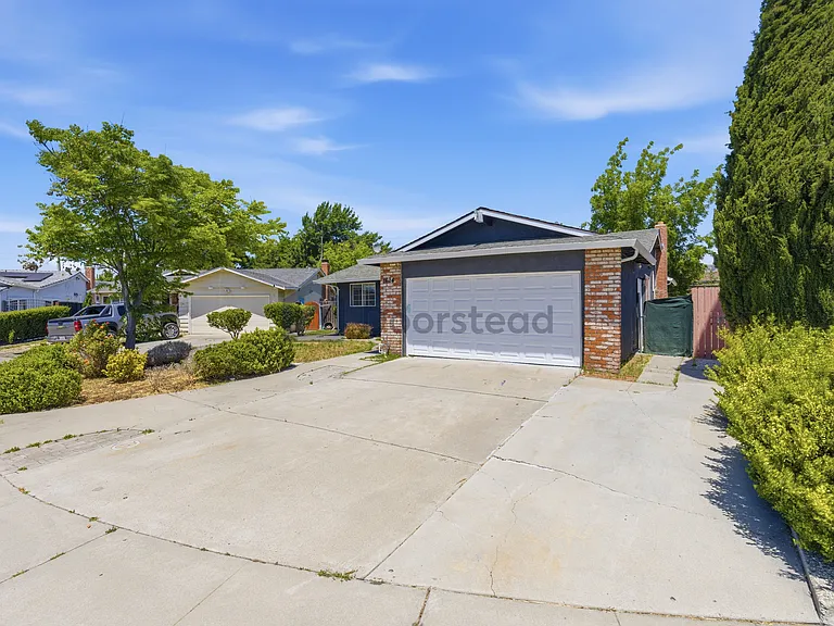 1624 Farringdon Ct — Photo 3