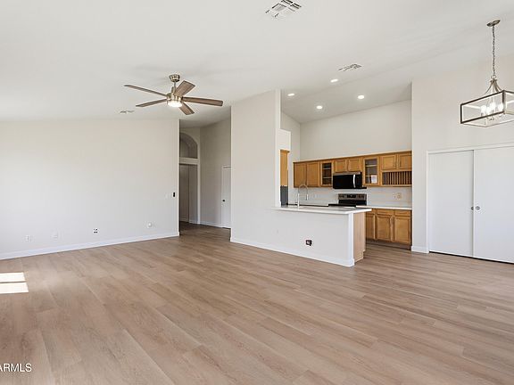 4th image of 1640 E SOUTH MOUNTAIN Avenue
