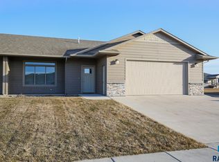 5501 S Woodsedge Trl, Sioux Falls, SD 57108