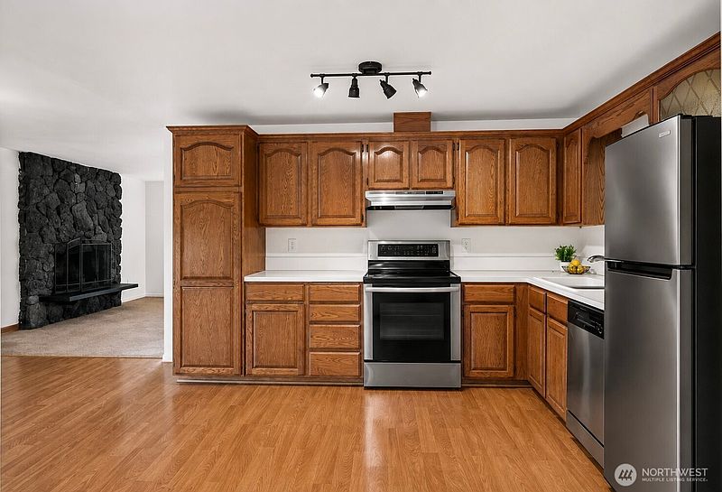 3rd image of 7910 Husky Way SE