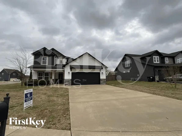 1055 Michaela Cir, Clarksville, TN 37043