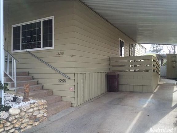 3rd image of 12218 Hemlock Dr