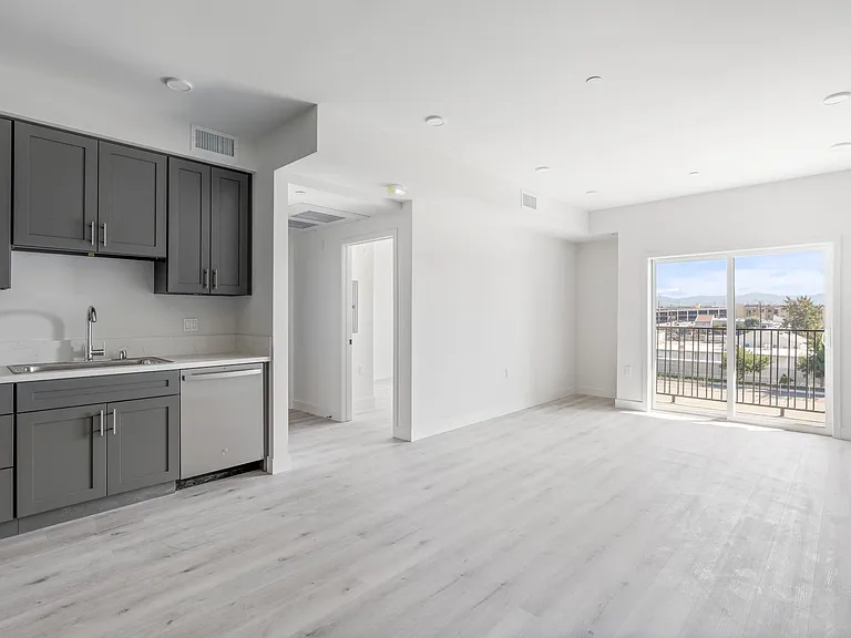 6904 Eton Ave — Photo 5
