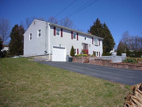 Exterior Front/Driveway