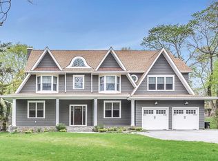 433 Wolf Hill Rd, Dix Hills, NY 11746