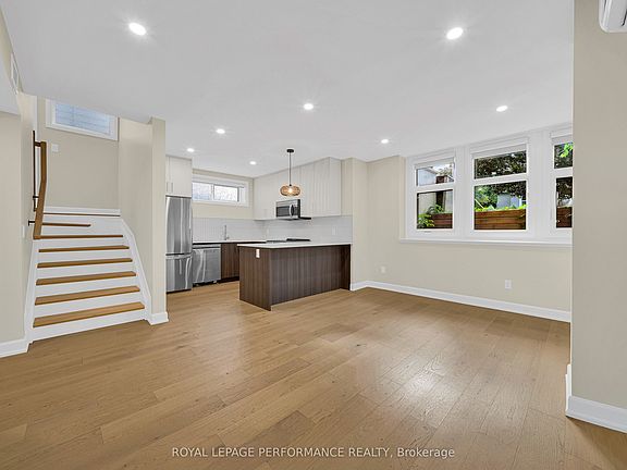 4th image of 413 Tweedsmuir Ave #C