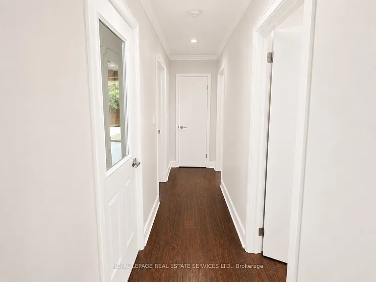 132 Elmwood Rd #MAIN FLOOR — Photo 6