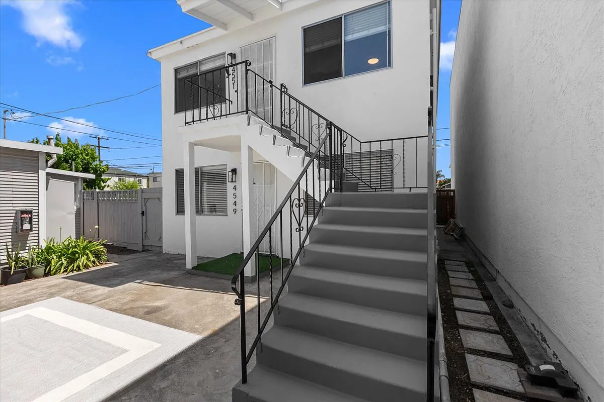 2 bed, 850 sqft, $2,795 — Photo 1