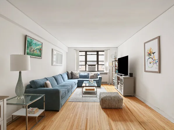 67-35 Yellowstone Boulevard image 1 of 14