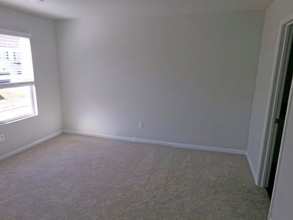 3rd image of 418 Oakwood Dr NW