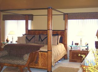 10840 Royal Glen Dr, Orland Park, IL 60467