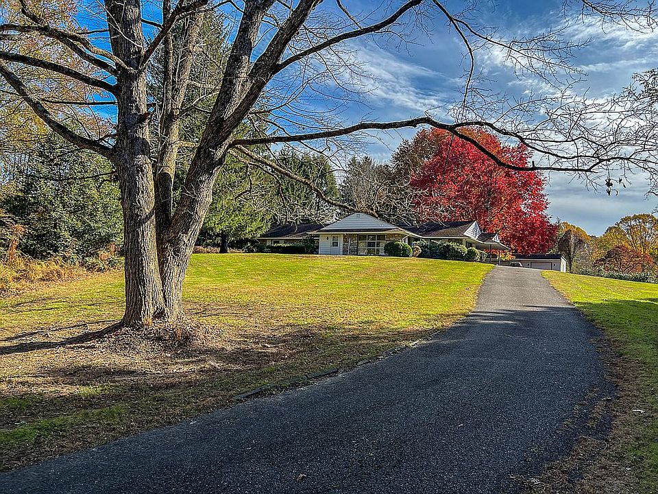 2nd image of 825 Crum Creek Rd
