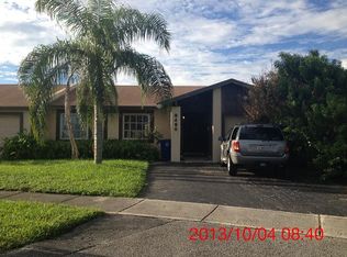 9460 S Meadows Cir, Miramar, FL 33025
