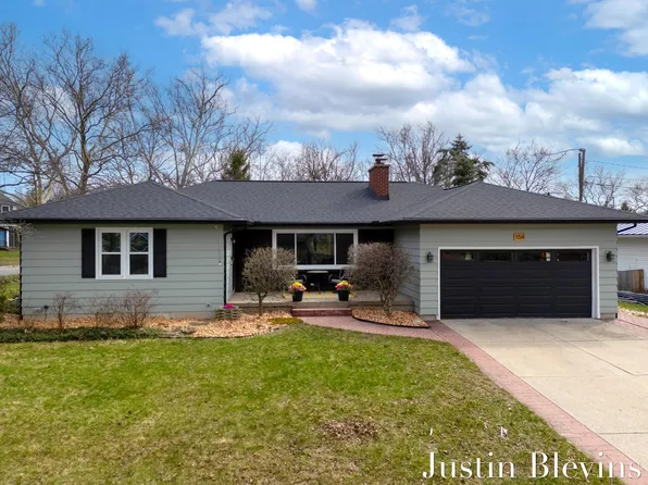 154 N Parklane Dr NE, Grand Rapids, MI 49505