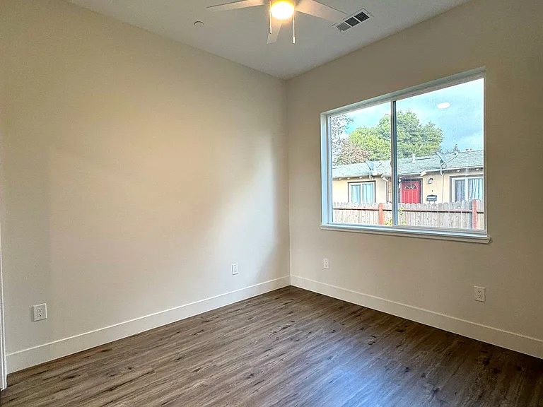 574 Marin Ave — Photo 2