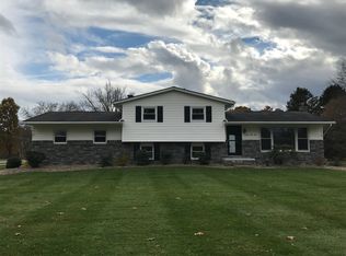 2410 Crescentdale Rd, Magnolia, OH 44643