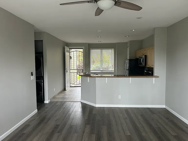 Living Room to Kitchen Mauka view