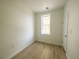 13 Woodlawn Ave