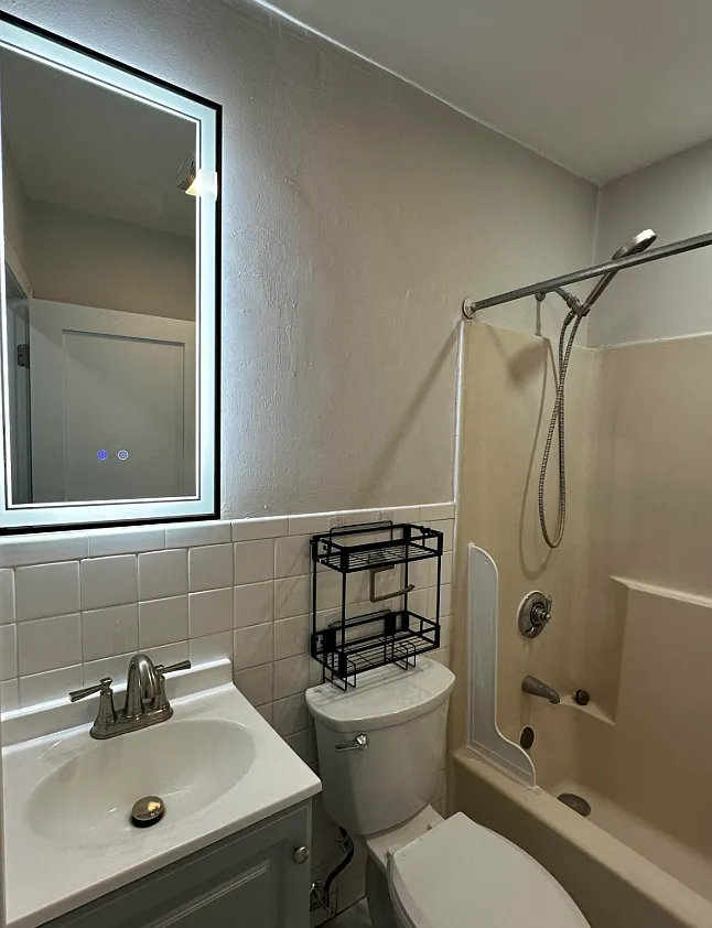 3 bed, 9999 sqft, $3,000 — Photo 2