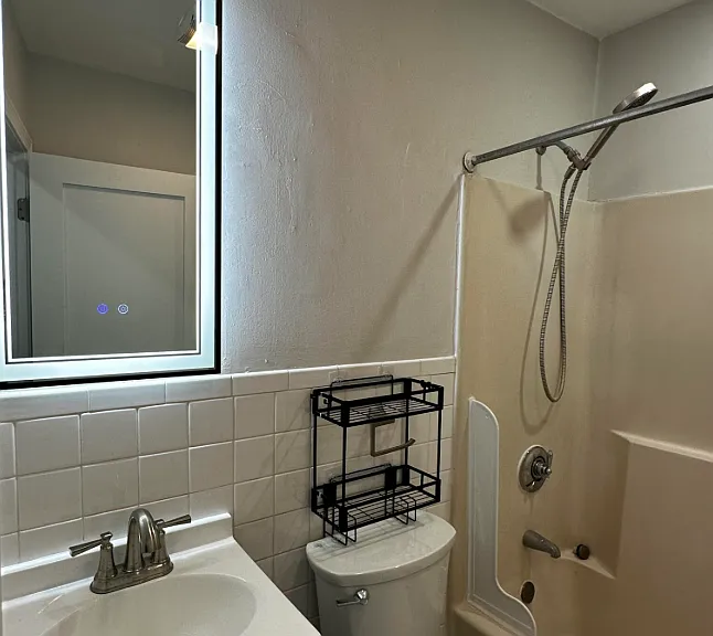 90 Hammond St #4F — Photo 2