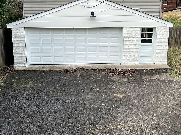 3rd image of 2908 Tremont Dr
