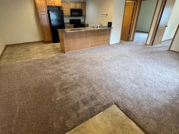 Northern Place Apartments 2, 110 11th Ave SE #8, Aberdeen, SD 57401