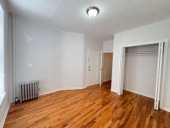 4th image of 400 Woodlawn Ave #4