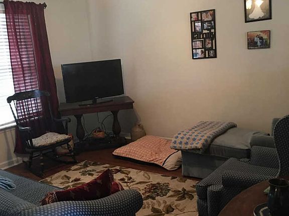 3rd image of 164 Old Tavern Cir
