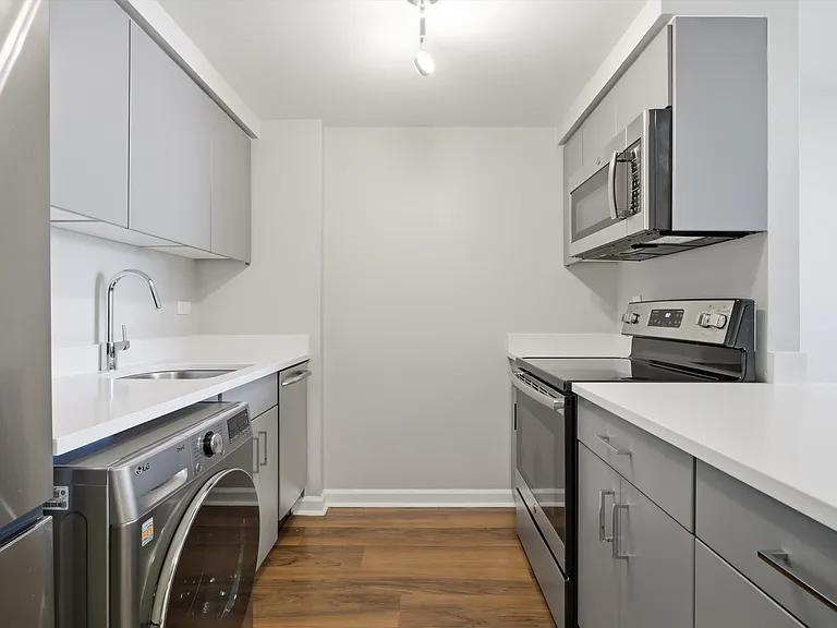 Evanston Place — Photo 72