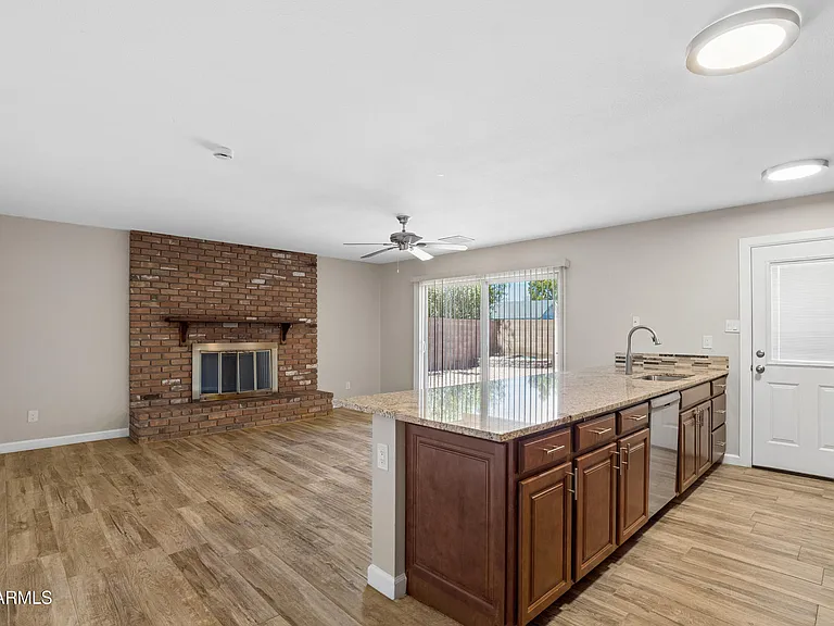 1260 E Alameda Dr — Photo 8