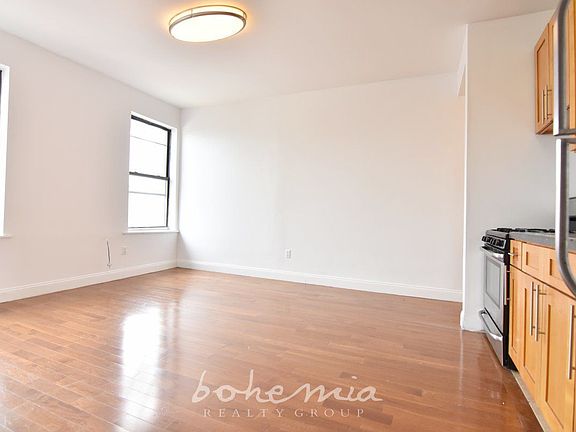 2nd image of 12 Pinehurst Ave APT 5g