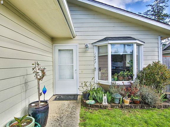 3rd image of 1047 Augustine Ave