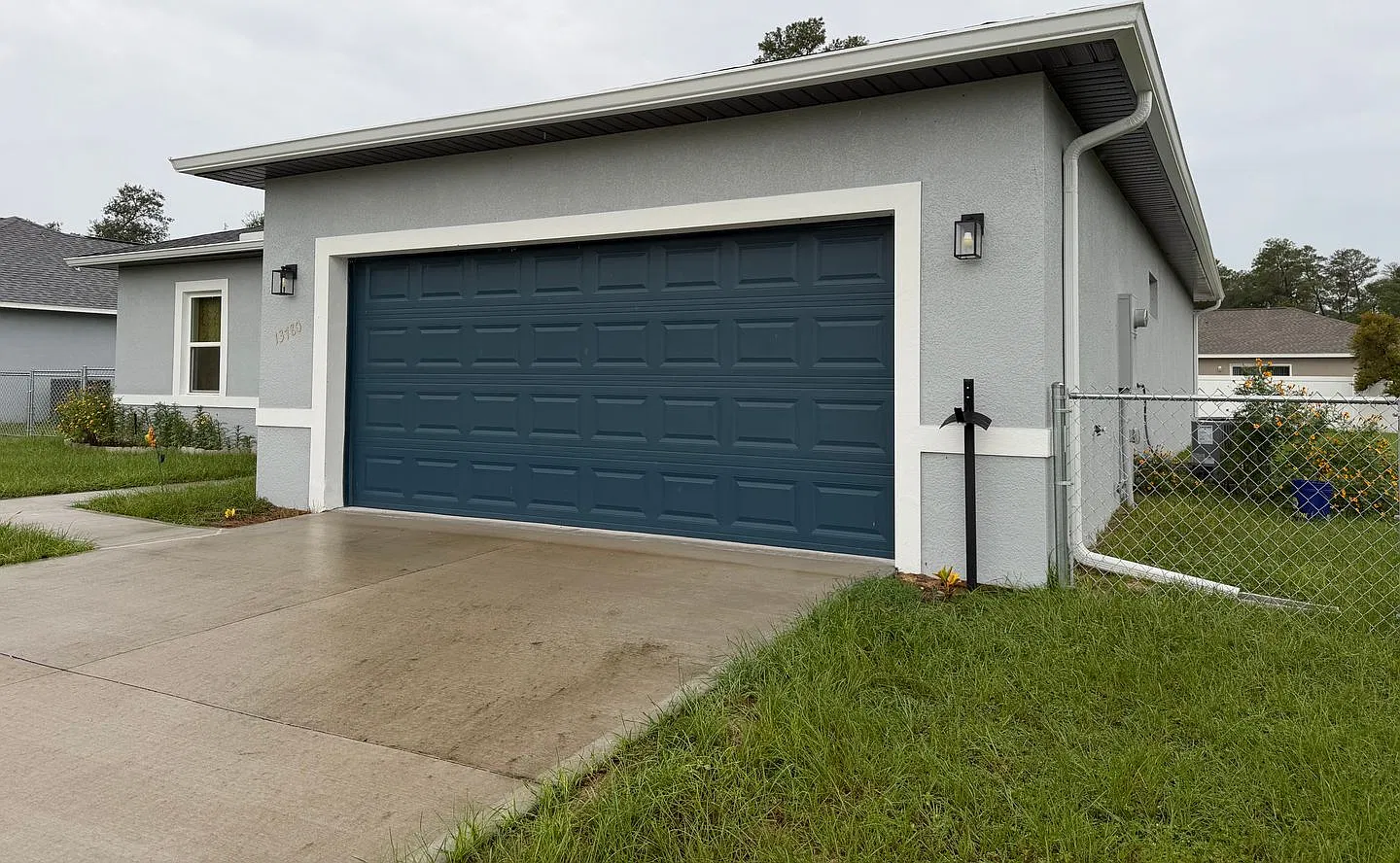 Beautiful New Construction Your Dream Home Just in Time for the Holidays! Fully fenced yard — Photo 4