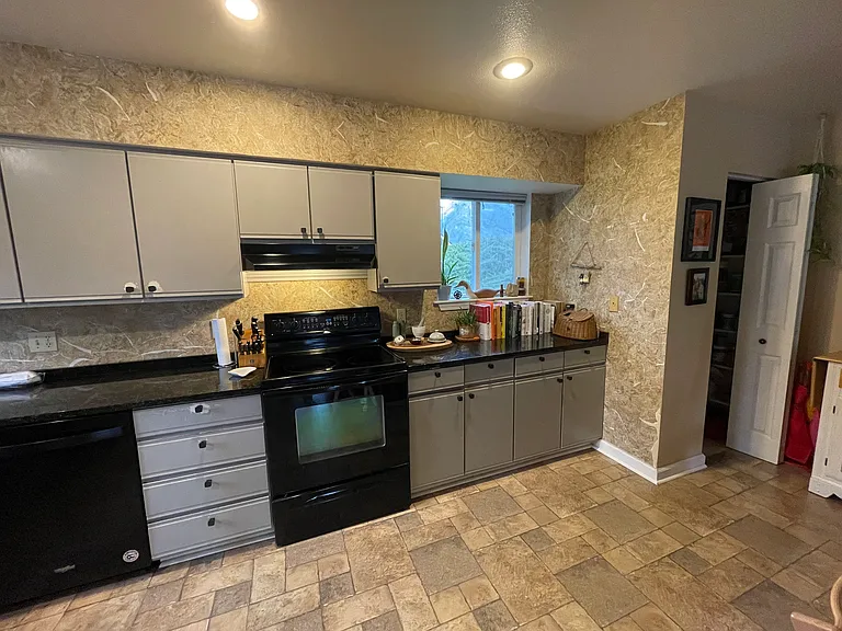 2035 Lakeshore Dr — Photo 3