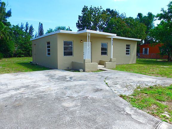 3rd image of 15925 NW 22nd Ct