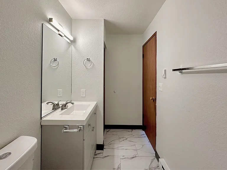 211-225 N Peterson Dr — Photo 8