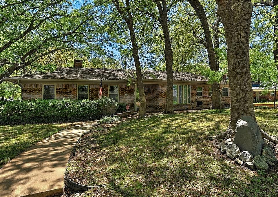 1st image of 1810 Catalina Cir