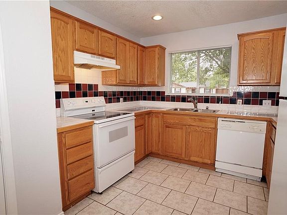 3rd image of 1306 Northlake Dr