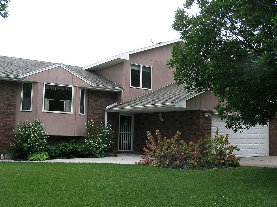 3 bedroom 3 bathroom area house