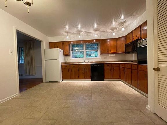 3rd image of 3637 38th St N