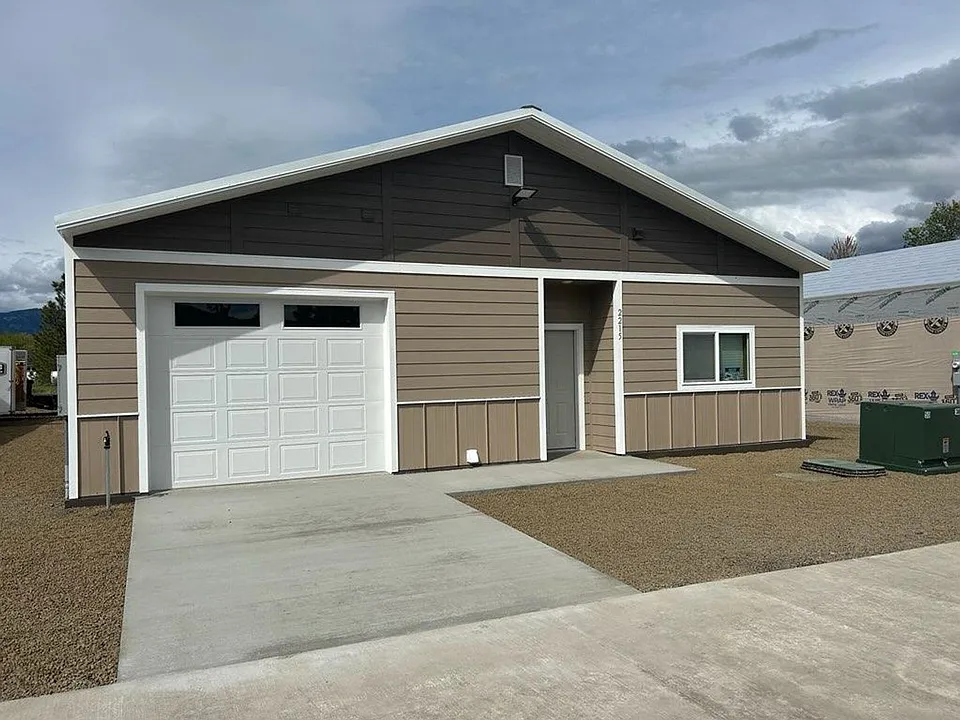 2215 Steamboat Ln