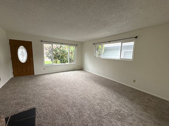 5th image of 7 Larry Ln