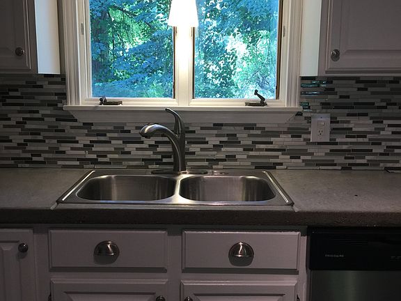 4th image of 15132 Charluene Dr