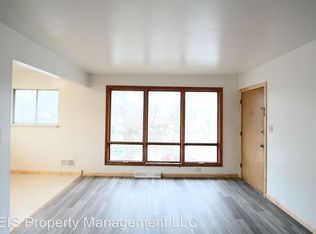 3215 W Iona Ter APT 4, Milwaukee, WI 53221