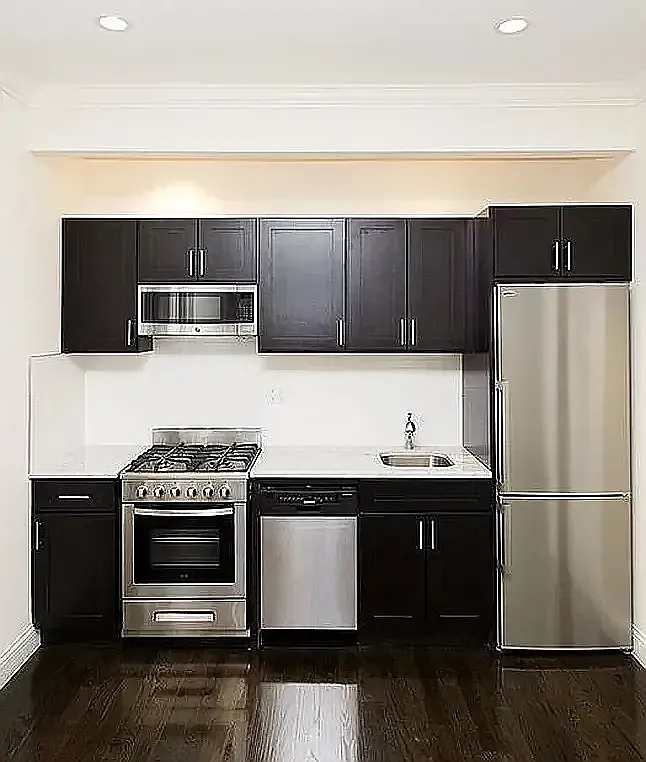 338 East 55th Street — Photo 4