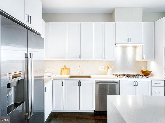 3rd image of 925 N Fairfax St Unit 1205
