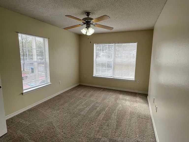 204 Johnson Ct — Photo 12