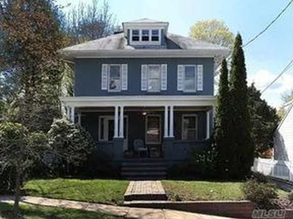 72 Burtis Ave, Oyster Bay, NY 11771