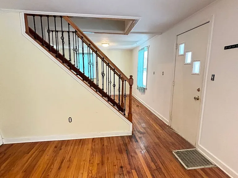 110 Victory Dr — Photo 3