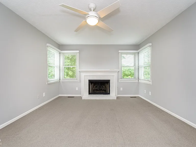 13738 Roswell Dr — Photo 17